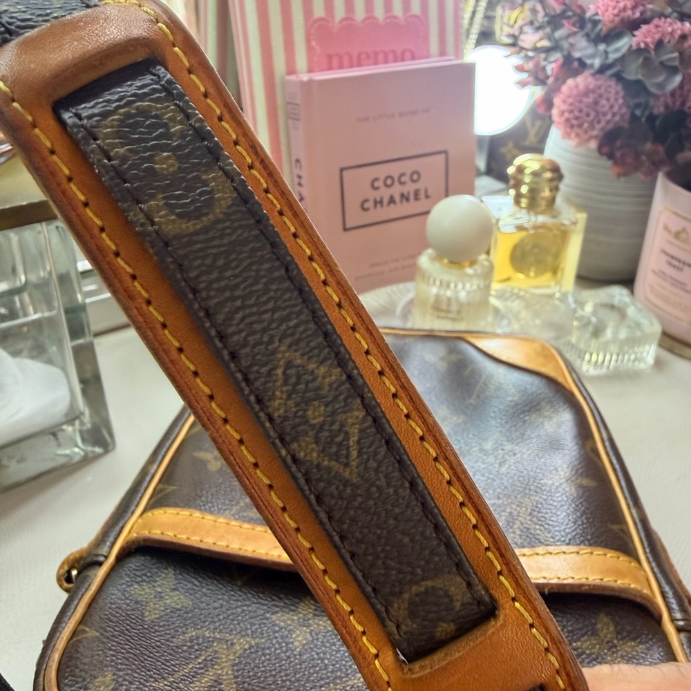 Louis Vuitton Danube crossbody Monogram Messenger Bag - Brown/Tan Leather Trim - Picture 7 of 16